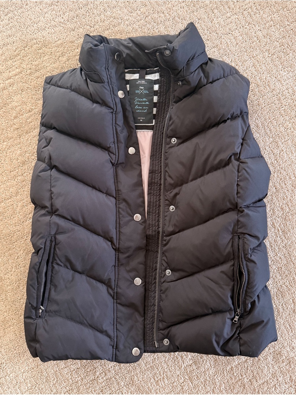 GAP Black Quilted Puffer Vest with Zip Pockets